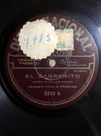 El Carrerito / Está Noche Me Emborracho