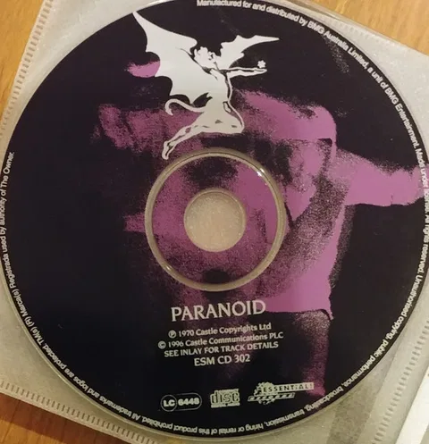 Paranoid - Foto 3 de 3