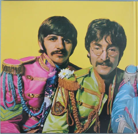 Sgt. Pepper's Lonely Hearts Club Band - Foto 2 de 15