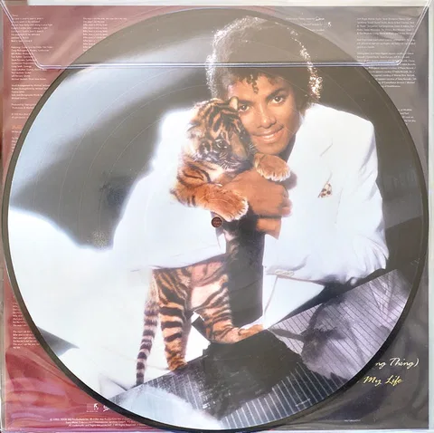 At Last! / Thriller - Foto 2 de 6