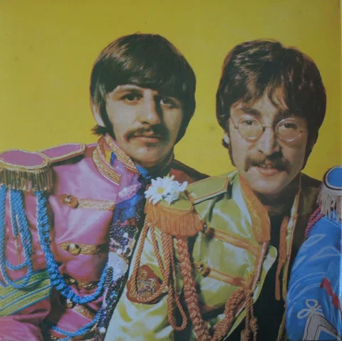 Sgt. Pepper's Lonely Hearts Club Band - Foto 3 de 8