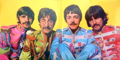 Sgt. Pepper's Lonely Hearts Club Band - Foto 2 de 12