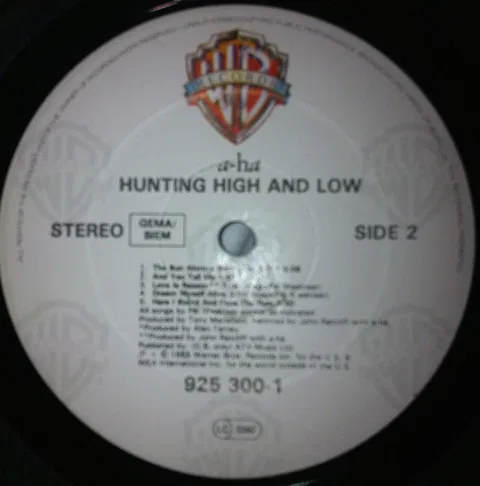 Hunting High And Low - Foto 2 de 2