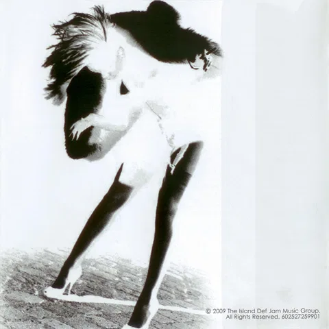 Rated R - Foto 2 de 4