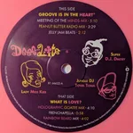 Groove Is in the Heart / What Is Love? - Foto 7 de 8