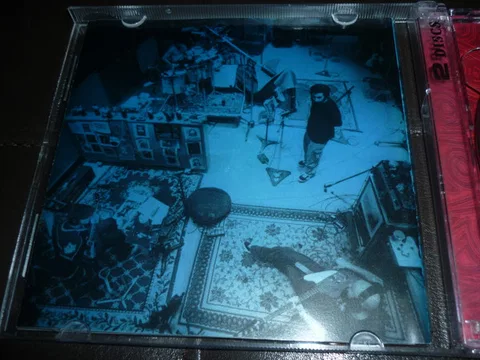 Toxicity (Limited Edition With Bonus DVD) - Foto 2 de 12