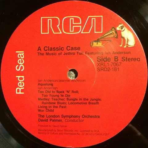 A Classic Case (The London Symphony Orchestra Plays The Music Of Jethro Tull Featuring Ian Anderson) - Foto 3 de 4