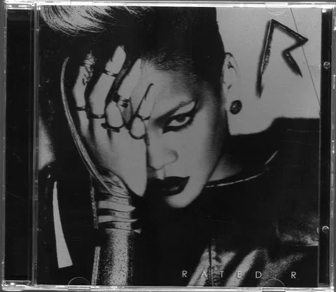 Rated R - Foto 2 de 23